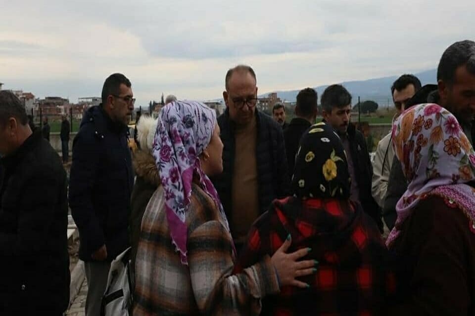 Manisa'nın Turgutlu il&ccedil;esindeki evinde &ouml;l&uuml; bulunan ve&nbsp;kalp krizi sonucu hayatını