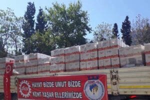 DİSK Ege B&ouml;lge Temsilciliği&nbsp;ger&ccedil;ekleştirdiği toplantı sonrası yangın b&ouml;lgeleri i&ccedil;in yardım