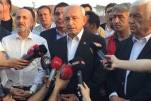 Yangın b&ouml;lgesi Marmaris'te a&ccedil;ıklamalarda bulunan CHP lideri Kılı&ccedil;daroğlu, "Buraya &ouml;zellikle