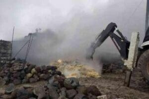 Malatya'nın Arguvan il&ccedil;esinde bir ahırda &ccedil;ıkan yangın itfaiye ekipleri tarafından
