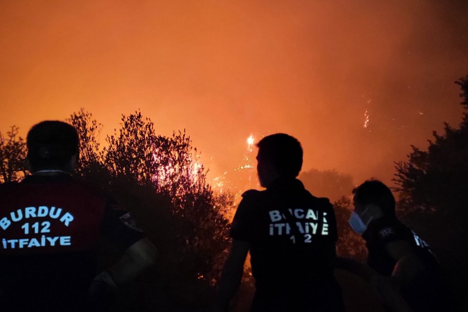 MUĞLA'nın Dat&ccedil;a il&ccedil;esinde &ccedil;ıkan ve 600 hektar alanda etkili olan