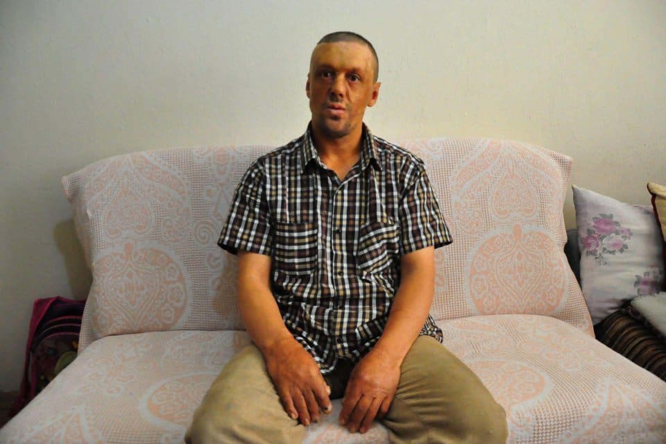 Şehzadeler il&ccedil;esinde yaşayan Serhat Ersoy, 11 yaşındayken babası Nihat Ersoy'u