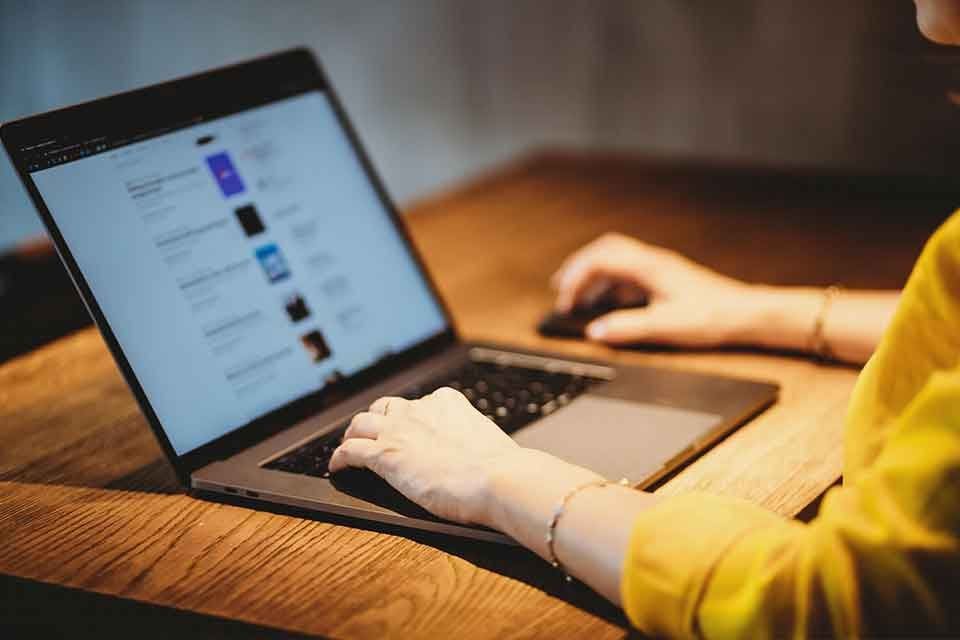 &Uuml;cretsiz kullanıma a&ccedil;ılan yapay zeka tabanlı sohbet robotu ChatGPT, t&uuml;m