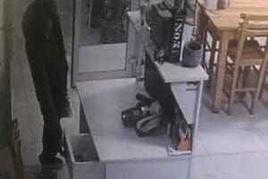 MUĞLA'nın Bodrum il&ccedil;esinde bir lokantadan 600 lira nakit para ile