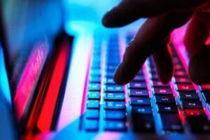 Yargıtay 8. Ceza Dairesi, başkasının banka hesabına ait internet bankacılığı