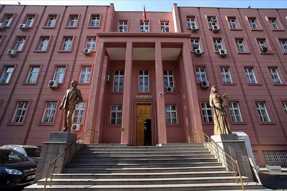 Yıllar s&uuml;ren boşanma davasına son noktayı koyan&nbsp;Yargıtay Hukuk Genel Kurulu,
