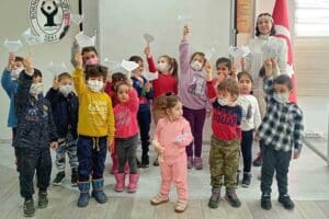 Bornova Belediyesi d&uuml;zenlediği &ouml;zel etkinlikler ile yarı yıl tatilindeki &ouml;ğrencilerin