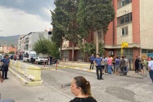 AYDIN'ın &Ccedil;ine il&ccedil;esinde G&ouml;khan &Ouml;zdemir, &ouml;nce kuzeni S&uuml;leyman &Ouml;zdemir'i evinin