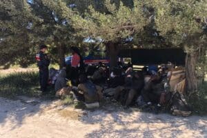 İzmir'in Dikili ve Urla il&ccedil;elerinde yasa dışı yollarla ge&ccedil;iş hazırlığındaki