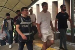 İZMİR'de, polisin yasa dışı bahis oynatan bir internet sitesine y&ouml;nelik