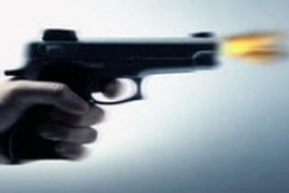 İzmir'in Bayraklı ilçesinde Mikail G.(29) eşiyle yaşadığı evine gelen evli