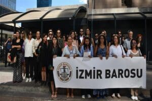İzmir Barosu tarafından 4 Ekim Hayvanları Koruma G&uuml;n&uuml;nde İzmir Adliyesi&rsquo;nde
