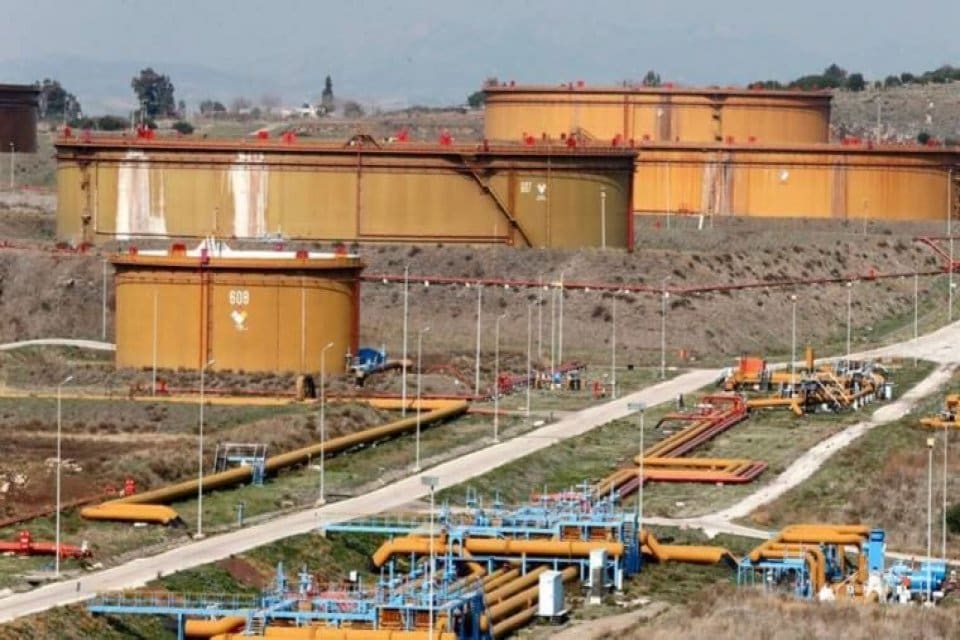 Depremlerin ardından durdurulan Ceyhan Terminali&rsquo;ne y&ouml;nelik petrol akışı bug&uuml;n tekrar