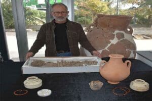 İZMİR'in Bornova il&ccedil;esinde şehrin ilk insanlarının yaşadığı Yassıtepe H&ouml;y&uuml;ğ&uuml;'ndeki kazı
