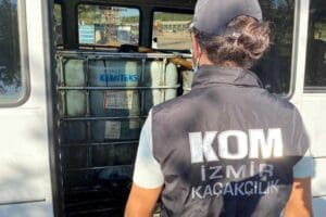 İzmir'de il genelinde d&uuml;zenlenen ka&ccedil;ak&ccedil;ılık operasyonlarında 7 ş&uuml;pheli g&ouml;zaltına alındı.