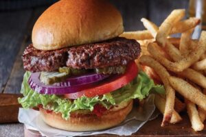 Bolivya'nın Santa Cruz de la Sierra şehrinde, bir kadının yediği