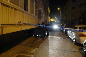 İZMİR'in Konak il&ccedil;esinde, 7'nci kattaki evinin balkonundan d&uuml;şerek hayatını kaybeden