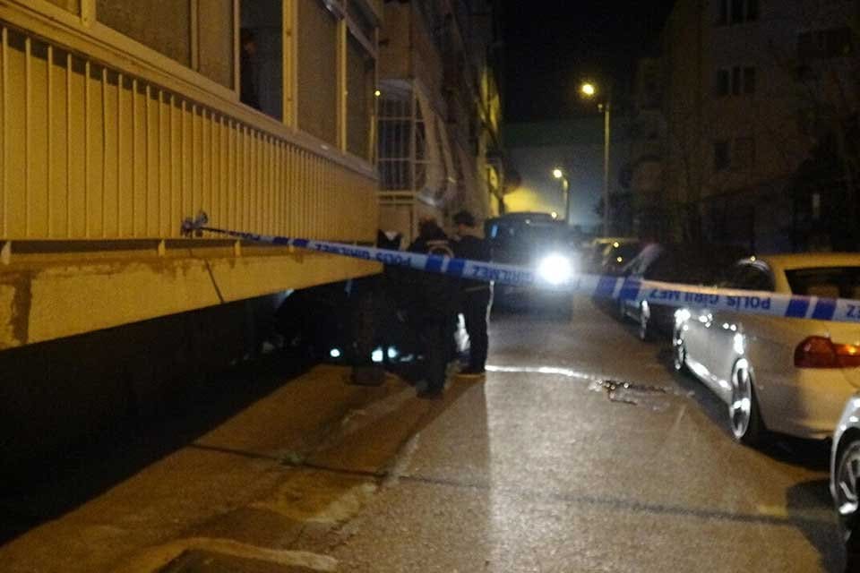 İZMİR'in Konak il&ccedil;esinde, 7'nci kattaki evinin balkonundan d&uuml;şerek hayatını kaybeden