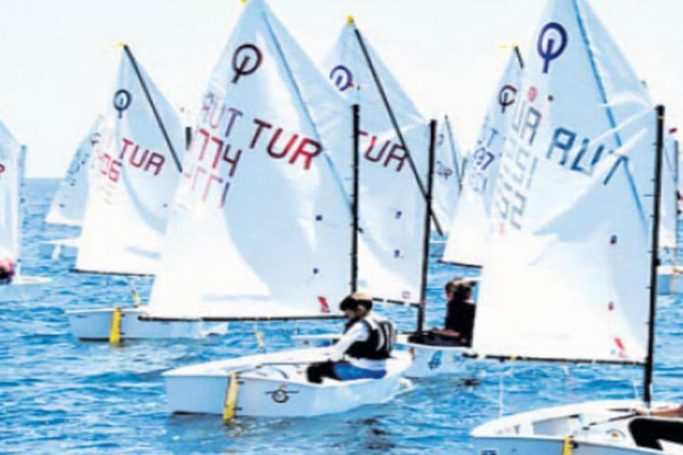 Yelken sporuna g&ouml;n&uuml;l veren sporcular Dikili&rsquo;de buluşacak. T&uuml;rkiye Yelken Federasyonu