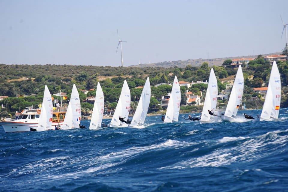 D&uuml;nya&nbsp;&ccedil;apında bir&ccedil;ok &uuml;lkeden 130&rsquo;dan fazla yelkencinin katılacağı 2022-470 Avrupa Şampiyonası,