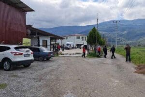 İzmir'in Tire il&ccedil;esinde, Afganistan uyruklu Gholamdastgır Ahmedzey (31), d&uuml;şt&uuml;ğ&uuml; yem