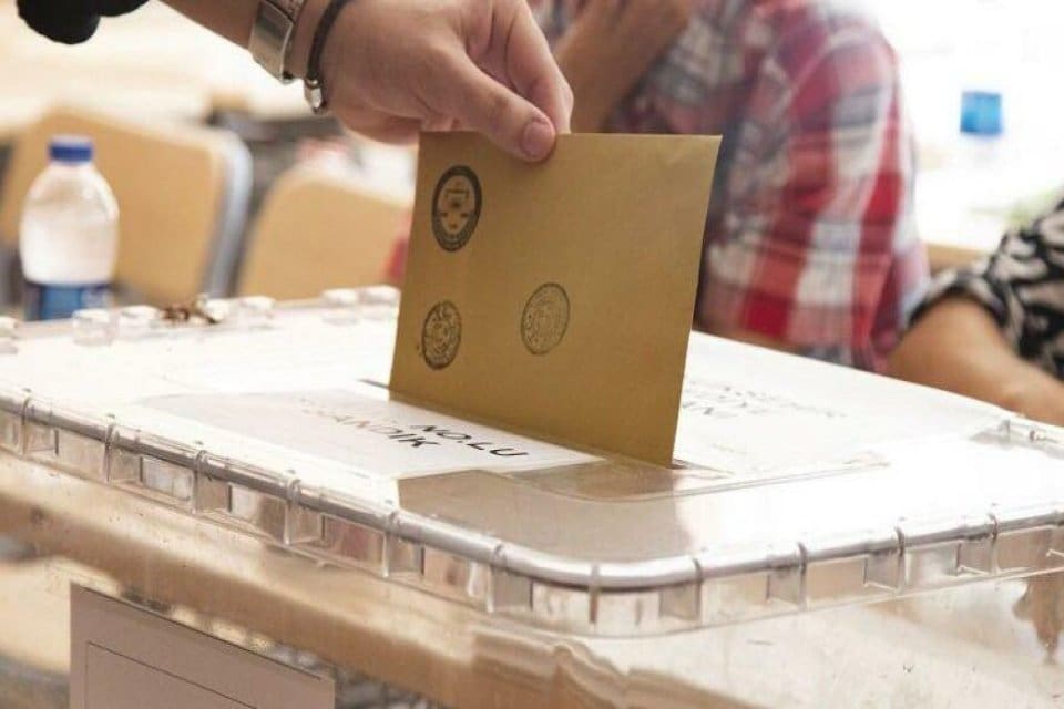 Alfa&nbsp;Araştırma'nın son se&ccedil;im anketine katılanların y&uuml;zde 34'&uuml; Cumhur İttifakı'na, y&uuml;zde