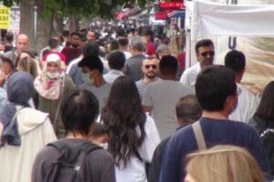 Aşı yaptırmayanlara bug&uuml;nden itibaren u&ccedil;ak yolculuğu, toplu taşım ara&ccedil;larını kullanma,