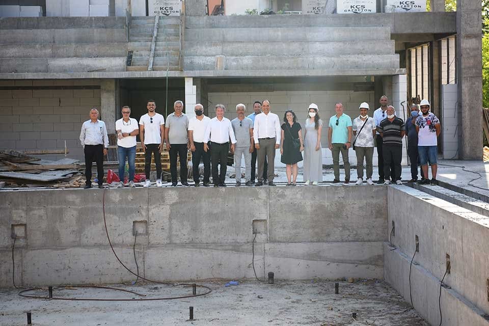 Bornova Belediyesi&rsquo;nin, b&ouml;lge sakinlerinin talepleri doğrultusunda projelendirdiği &Ccedil;amdibi Yarı Olimpik