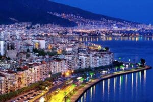 İzmir B&uuml;y&uuml;kşehir Belediyesi'nin yeni imar y&ouml;netmeliği y&uuml;r&uuml;rl&uuml;ğe girdi. "Daha Temiz,