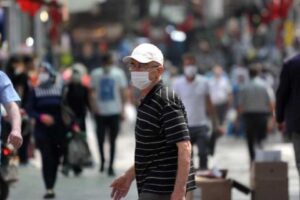 Pazartesi günü toplanacak kabine toplantısında yükselen koronavirüs vakaları masada olacak.