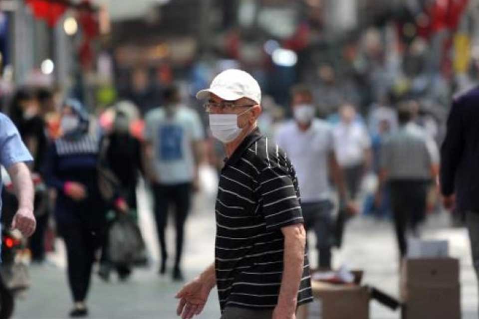 Pazartesi günü toplanacak kabine toplantısında yükselen koronavirüs vakaları masada olacak.