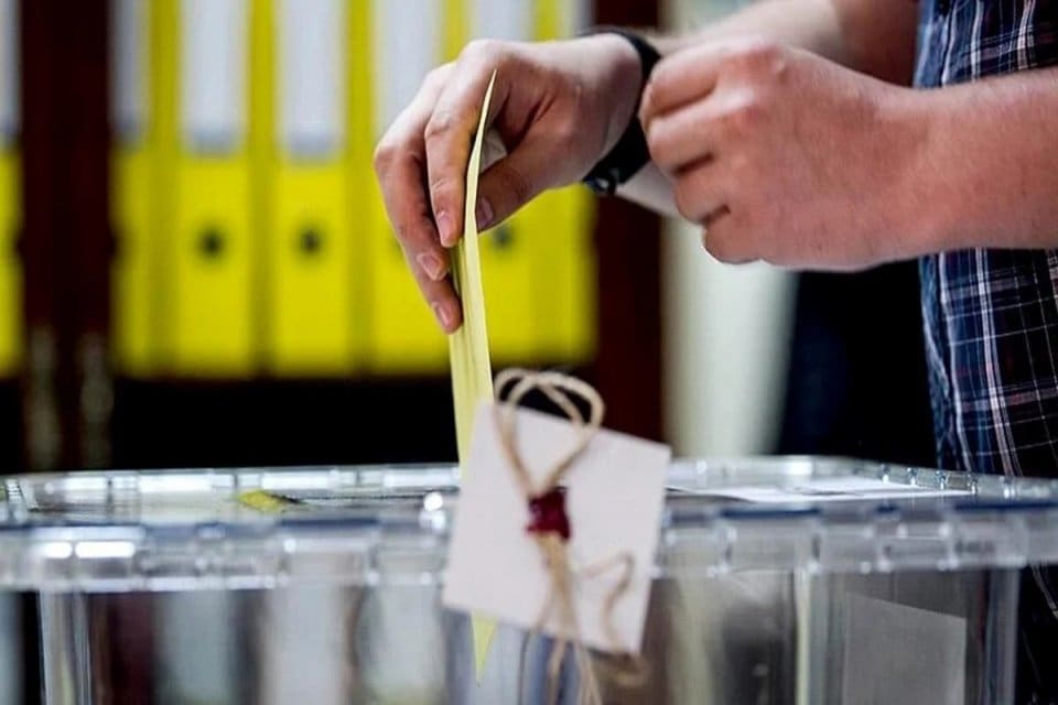 14 Mayıs'ta değişen se&ccedil;im yasası ilk kez uygulanacak. Se&ccedil;im barajı