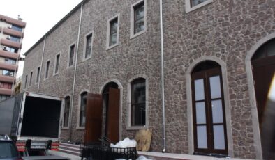 Yeniden inşa edilen İzmir İktisat Kongresi tarihi binası, açılışa hazırlanıyor