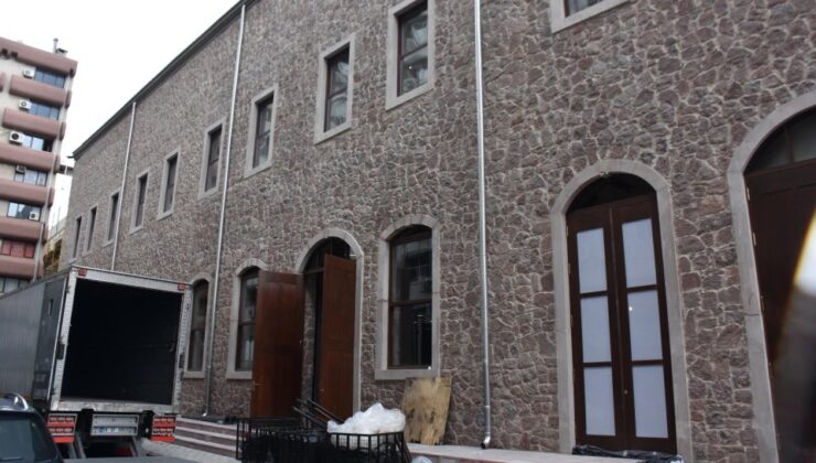 Yeniden inşa edilen İzmir İktisat Kongresi tarihi binası, açılışa hazırlanıyor