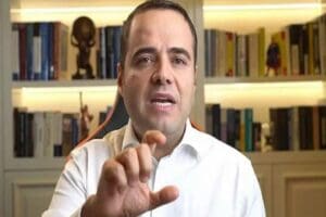Cumhurbaşkanı adaylığına 'yeşil ışık' yaktığı iddia edilen ekonomi profes&ouml;r&uuml; &Ouml;zg&uuml;r