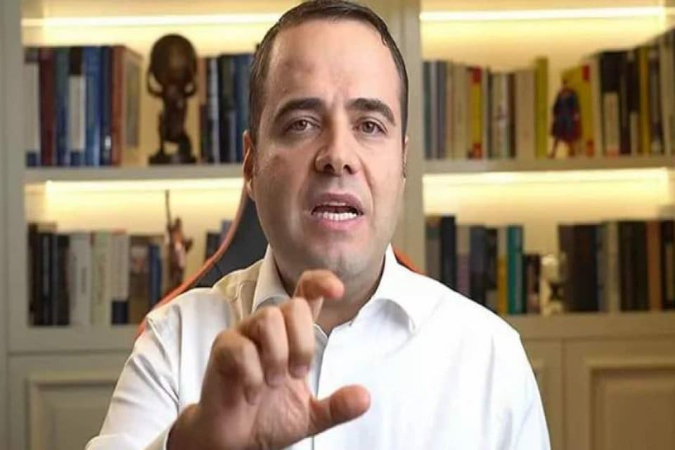 Cumhurbaşkanı adaylığına 'yeşil ışık' yaktığı iddia edilen ekonomi profes&ouml;r&uuml; &Ouml;zg&uuml;r