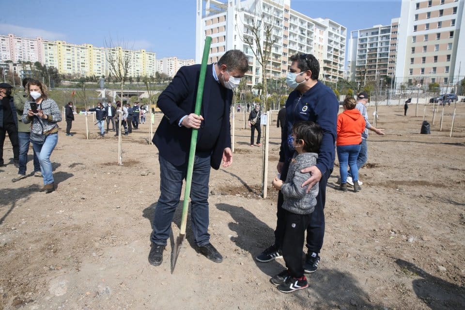 Gelecek nesillere daha yaşanabilir bir kent bırakmayı hedefleyen Karşıyaka Belediyesi,