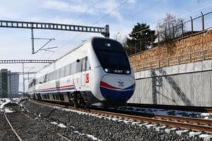 Y&uuml;ksek Hızlı Tren hatlarında ilk ekspres sefer Ankara-İstanbul hattında yapıldı.