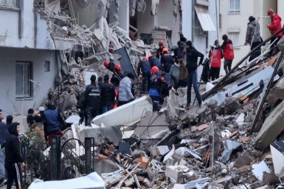Adana'da deprem nedeniyle yıkılan binalarla ilgili soruşturma kapsamında g&ouml;zaltına alınan