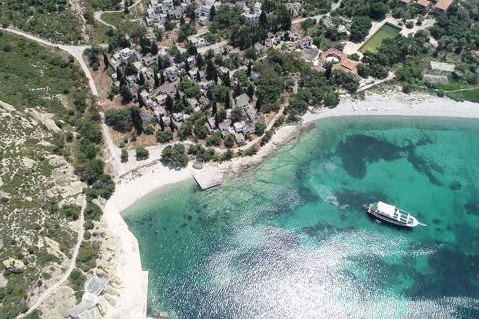 İzmir&rsquo;&icirc;n turistik İl&ccedil;esi Fo&ccedil;a&rsquo;da bulunan ve &ldquo;Fransız Tatil K&ouml;y&uuml;&rdquo; olarak