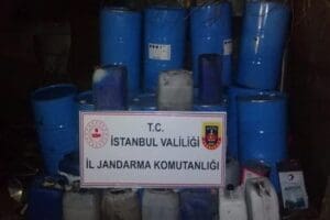 İstanbul İl Jandarma Komutanlığı ekiplerince d&uuml;zenlenen sahte i&ccedil;ki operasyonunda 12
