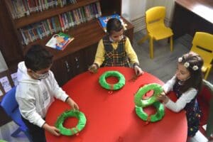 Bornovalı minikler yeni yıl &ouml;ncesi Bornova Belediyesi Atat&uuml;rk Kitaplığı&rsquo;nda d&uuml;zenlenen