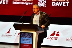 İkinci Y&uuml;zyılın İktisat Kongresi kapsamında konuşan akademisyen ve sendikacı Yıldırım