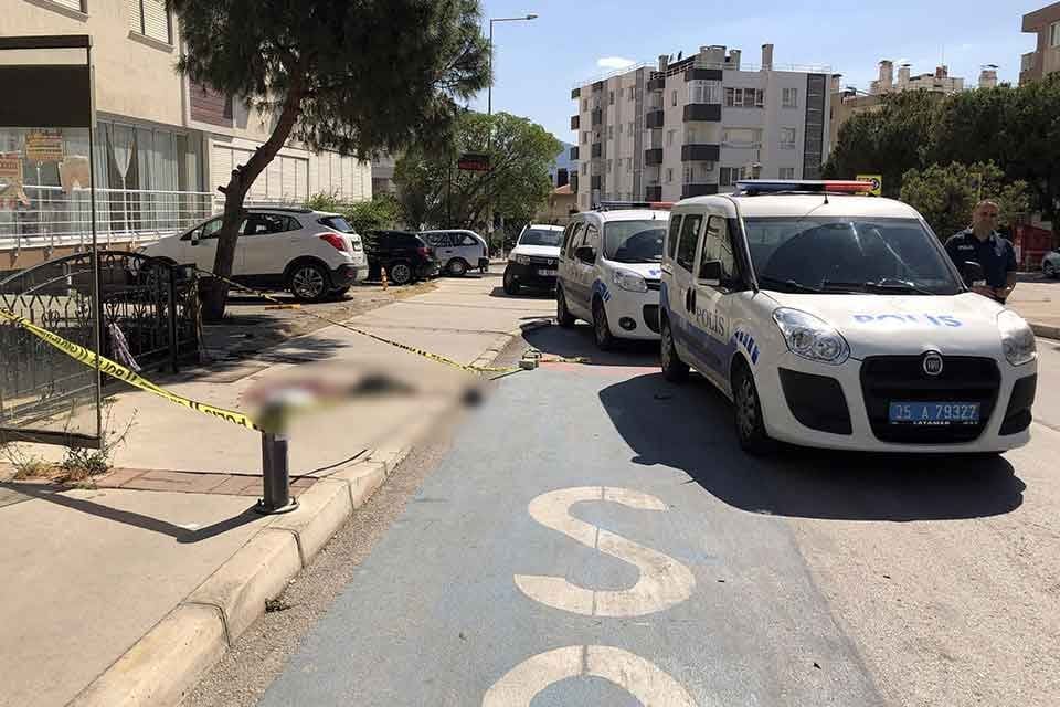 İZMİR'in Karabağlar il&ccedil;esinde, Ş.T.'nin (69) sokak ortasında bı&ccedil;aklayarak &ouml;ld&uuml;rd&uuml;ğ&uuml; Nurel