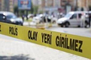 Kırklareli'nde hakkında uzaklaştırma kararı bulunan Z.Z.A. eşi Song&uuml;l A'yı evinin