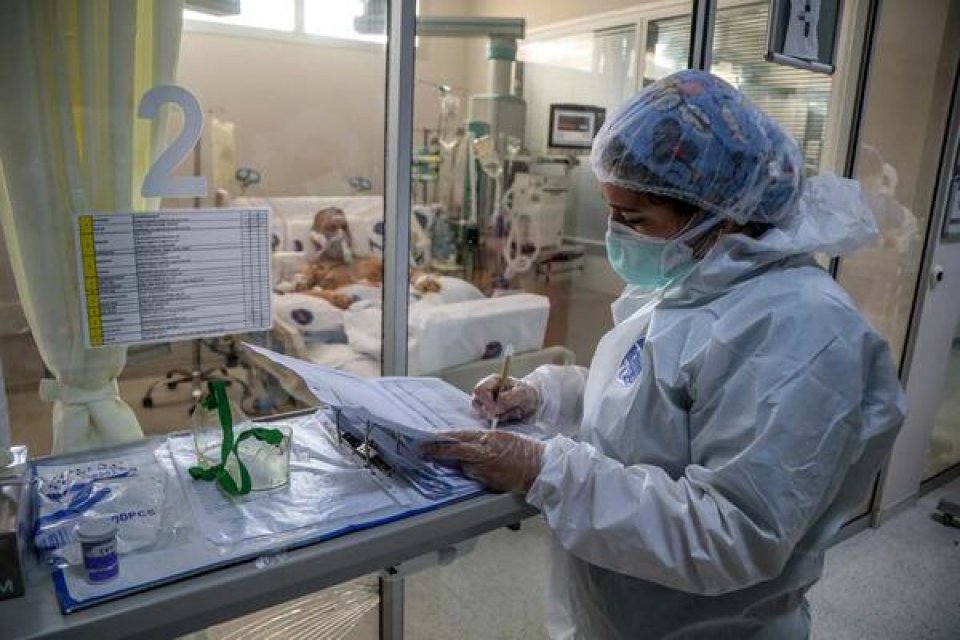 Akdeniz &Uuml;niversite Hastanesi'nin 'kırmızı kodlu' alanında verilen bir yıllık corona