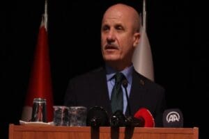 Y&Ouml;K Başkanı Prof. Dr. Erol &Ouml;zvar, 'uzaktan eğitim' kararına ilişkin
