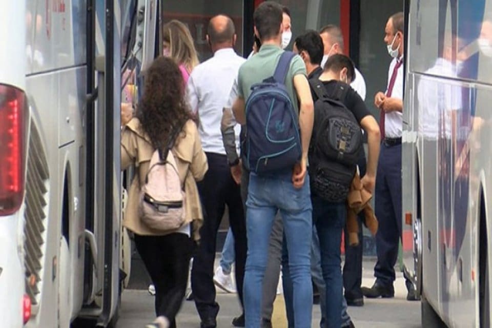 Koronavir&uuml;s salgınında 17 s&uuml;n s&uuml;ren 'tam kapanma' bug&uuml;n itibariyle sona
