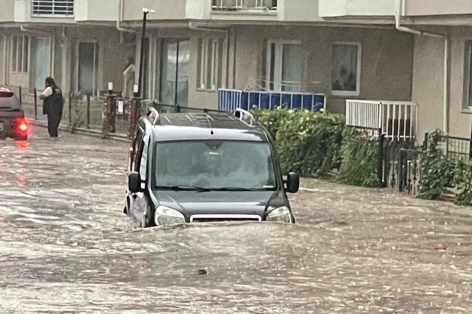 Ankara, Bursa, Yalova, Eskişehir, Tekirdağ ve Bolu'da etkili olan sağanak