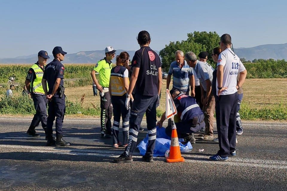 İZMİR'in Tire il&ccedil;esinde yolun karşısına ge&ccedil;meye &ccedil;alışan Sevin&ccedil; Y&uuml;r (55)